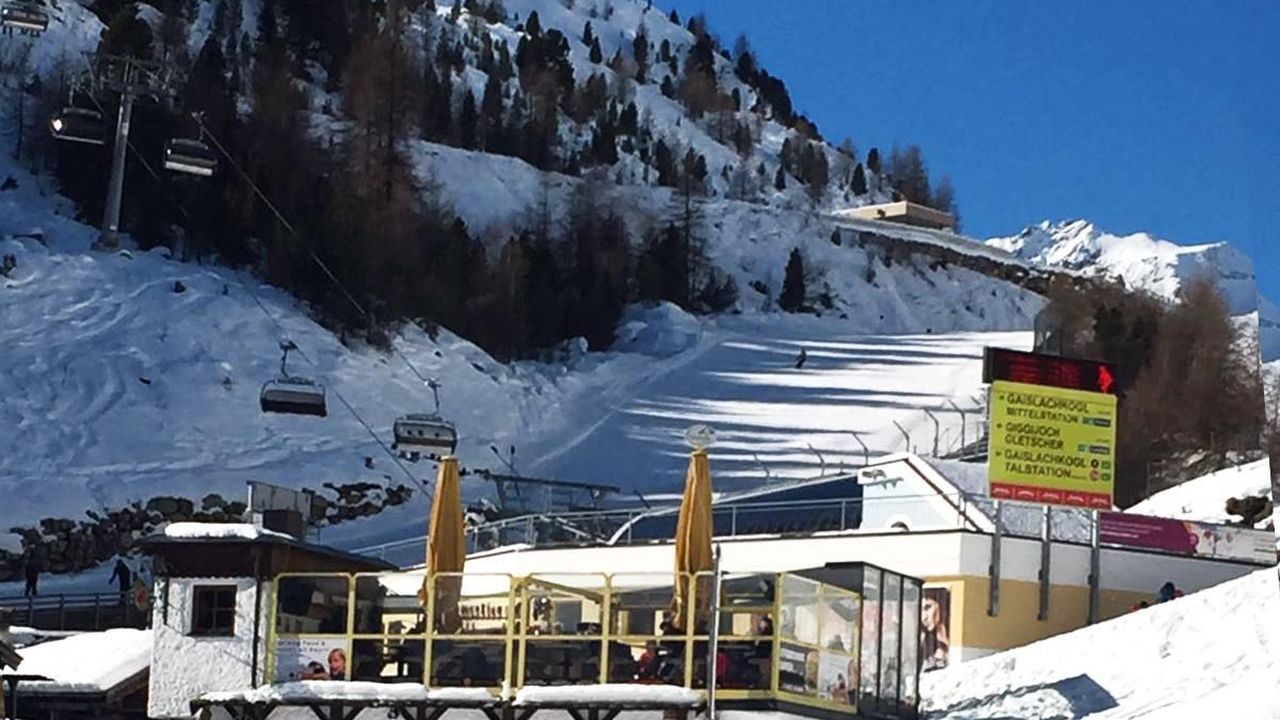 Außenansicht mit Talabfahrt Außenansicht mit Talabfahrt